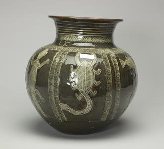 Photograph: Ladi Kwali (1925–84), Water Jar (1957). Dr John Shakeshaft Bequest, C.364-2016. 