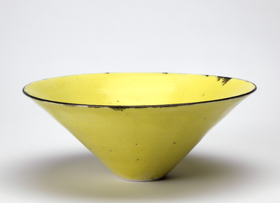 Photograph: Emmanuel Cooper (1938–2012), Porcelain Bowl, 2004. Gift of Nicholas and Judith Goodison through the Art Fund, C.1-2005. 