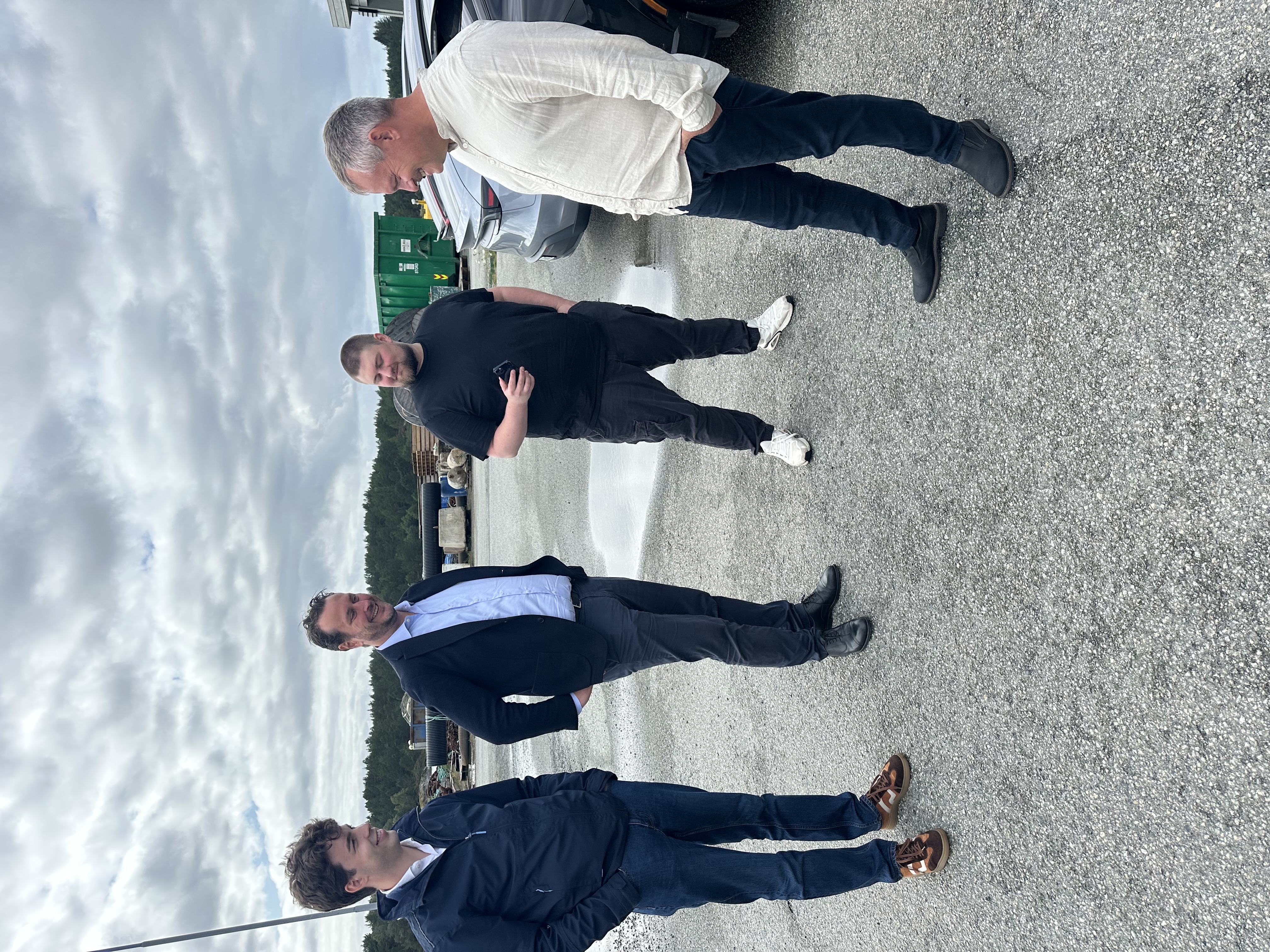 Stortingspolitikarar fra FrP vitja Bremnes Seashore