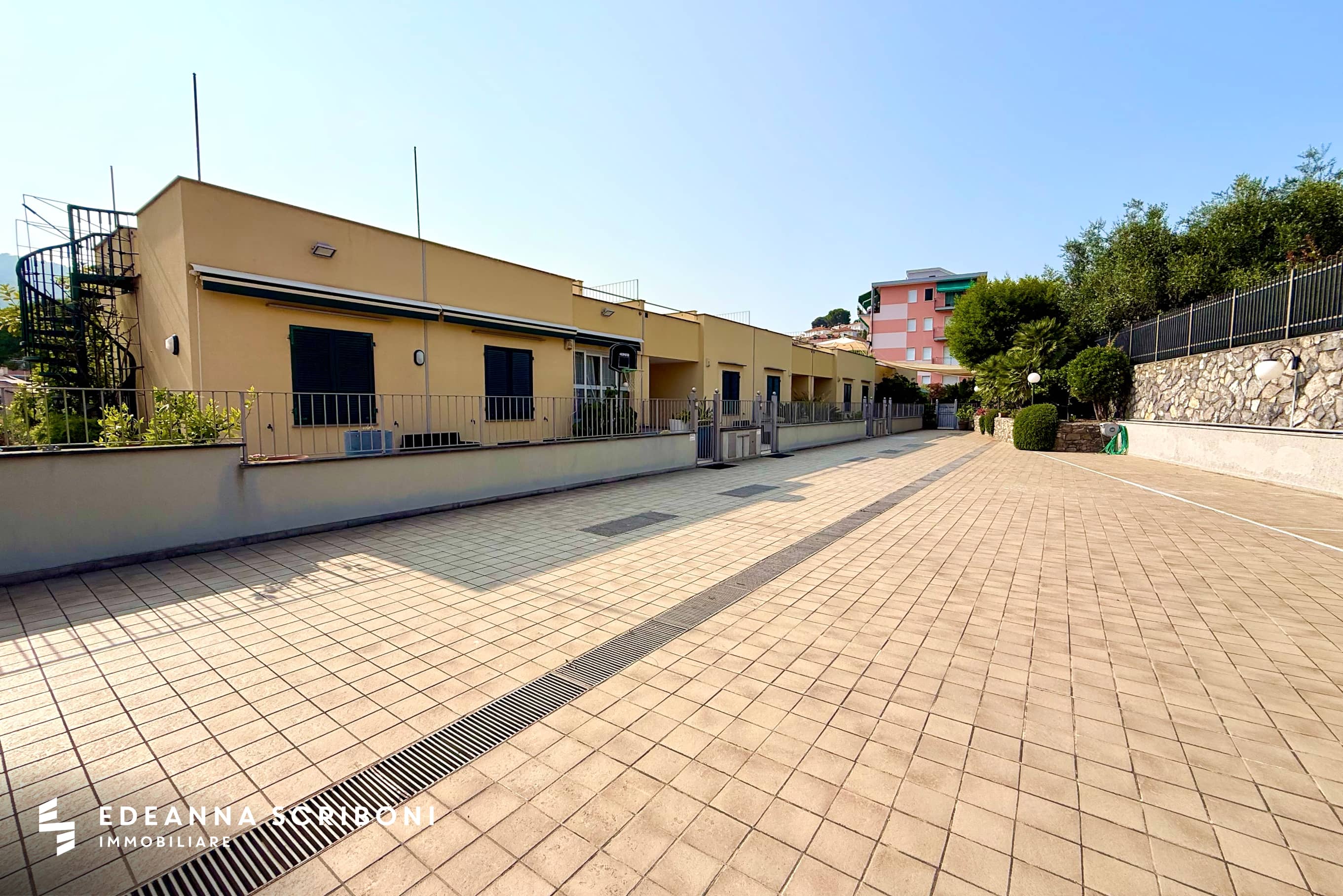 AV17-00.jpg