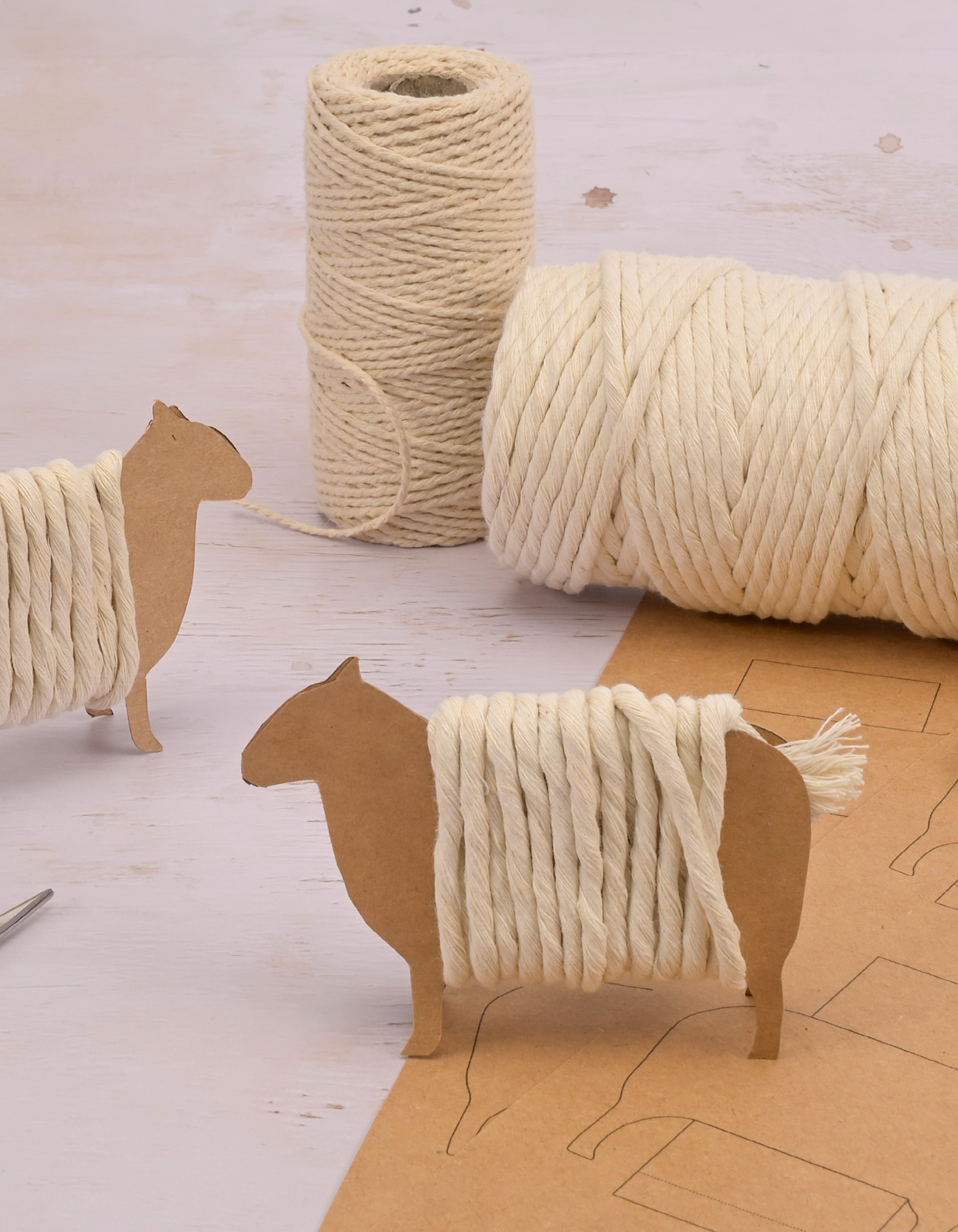 DIY de Printemps : Fabriquez un mouton mignon avec du cordon macramé et du papier