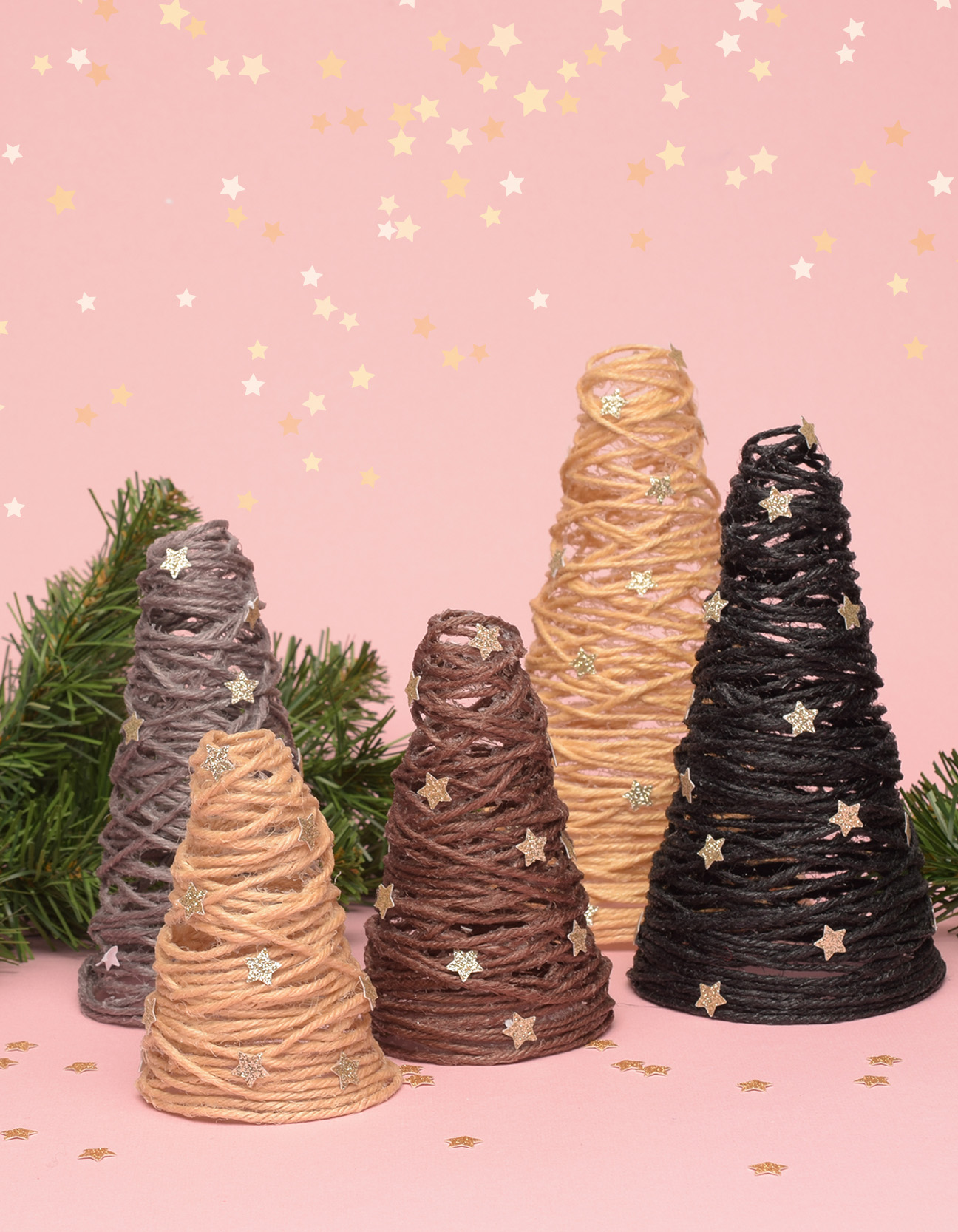 Créez un sapin de Noël festif en jute - Thumbnail