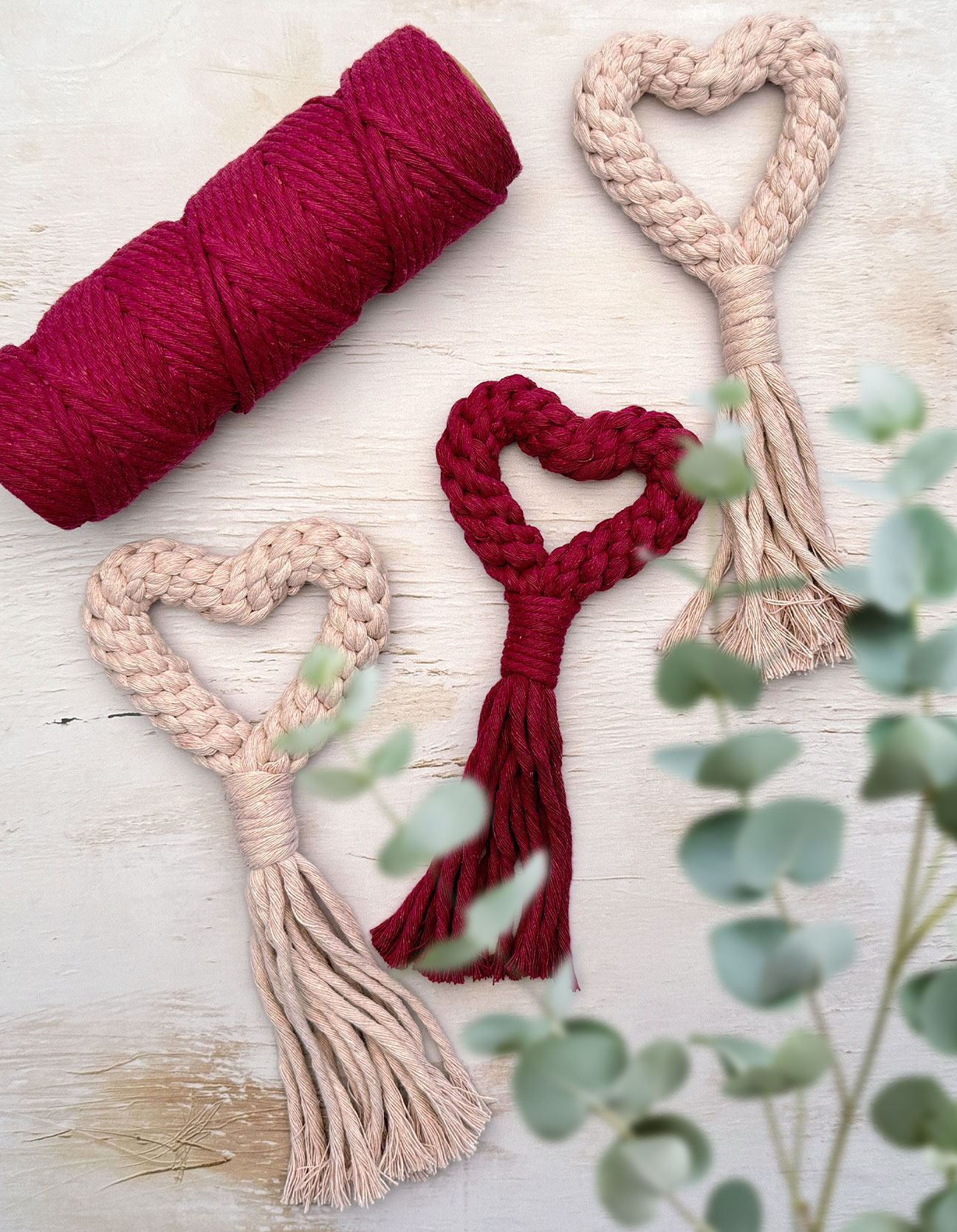 DIY Saint-Valentin : Fabriquez un porte-clés en macramé en forme de cœur