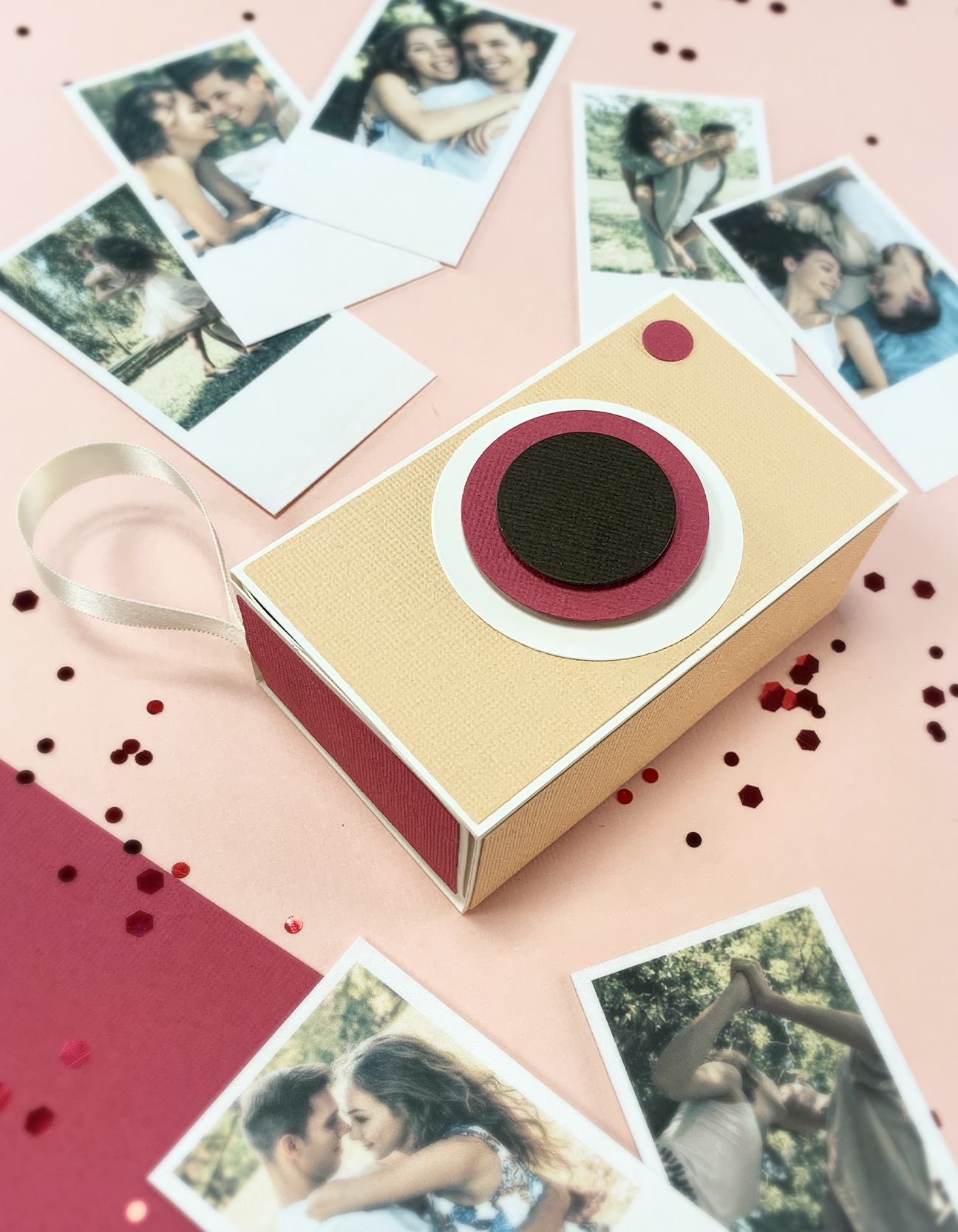 Manualidades con Papel: Haz una Caja con Forma de Cámara para Polaroids