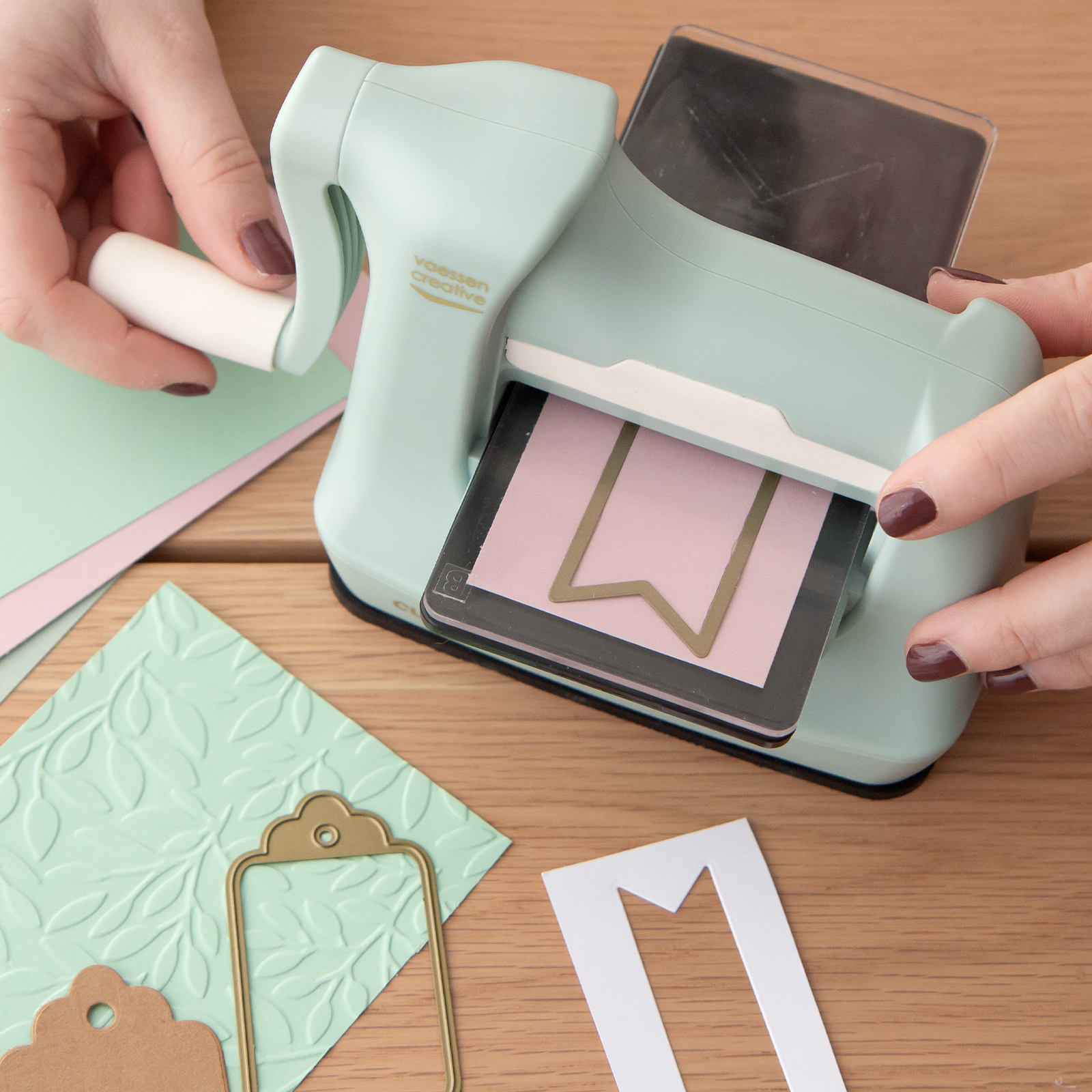 #vaessencreative #craftedtosmile #papercrafts #papercrafters #diecuts #diecutting #starterkit #craftingfun #easycrafts #craftshop #cardmaking #diecuts #diecutfun #diecutting #kartenmachen #kaartenmaken #cardmakinghobby #diyfun #scrapbooking #crafttools #newtodiecutting #newtodiecuts #crafts #cuteasy #diecuttingmachine #cuttingmachine #embossingmachine #embossing #embossingfolder #embossingfolders