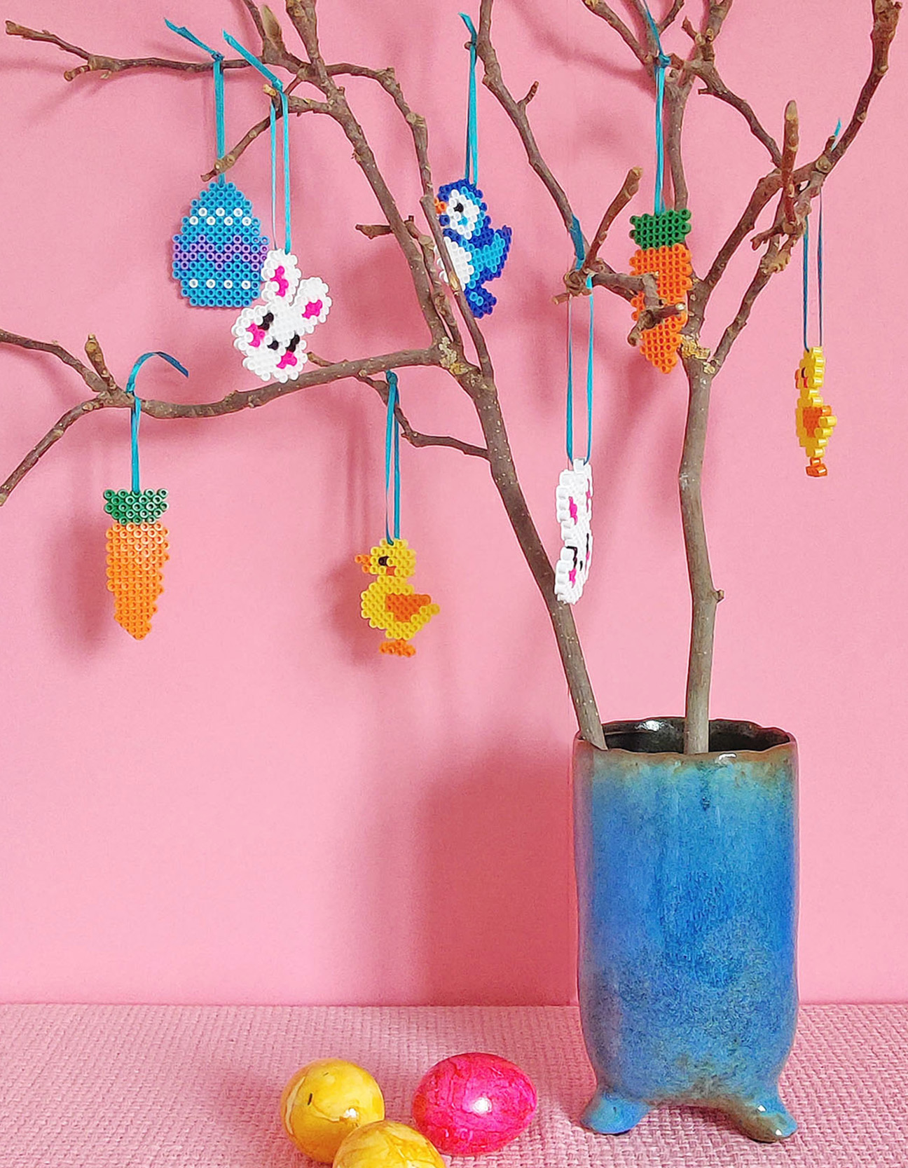 DIY: Crea adornos para el árbol de Pascua con cuentas termofusibles