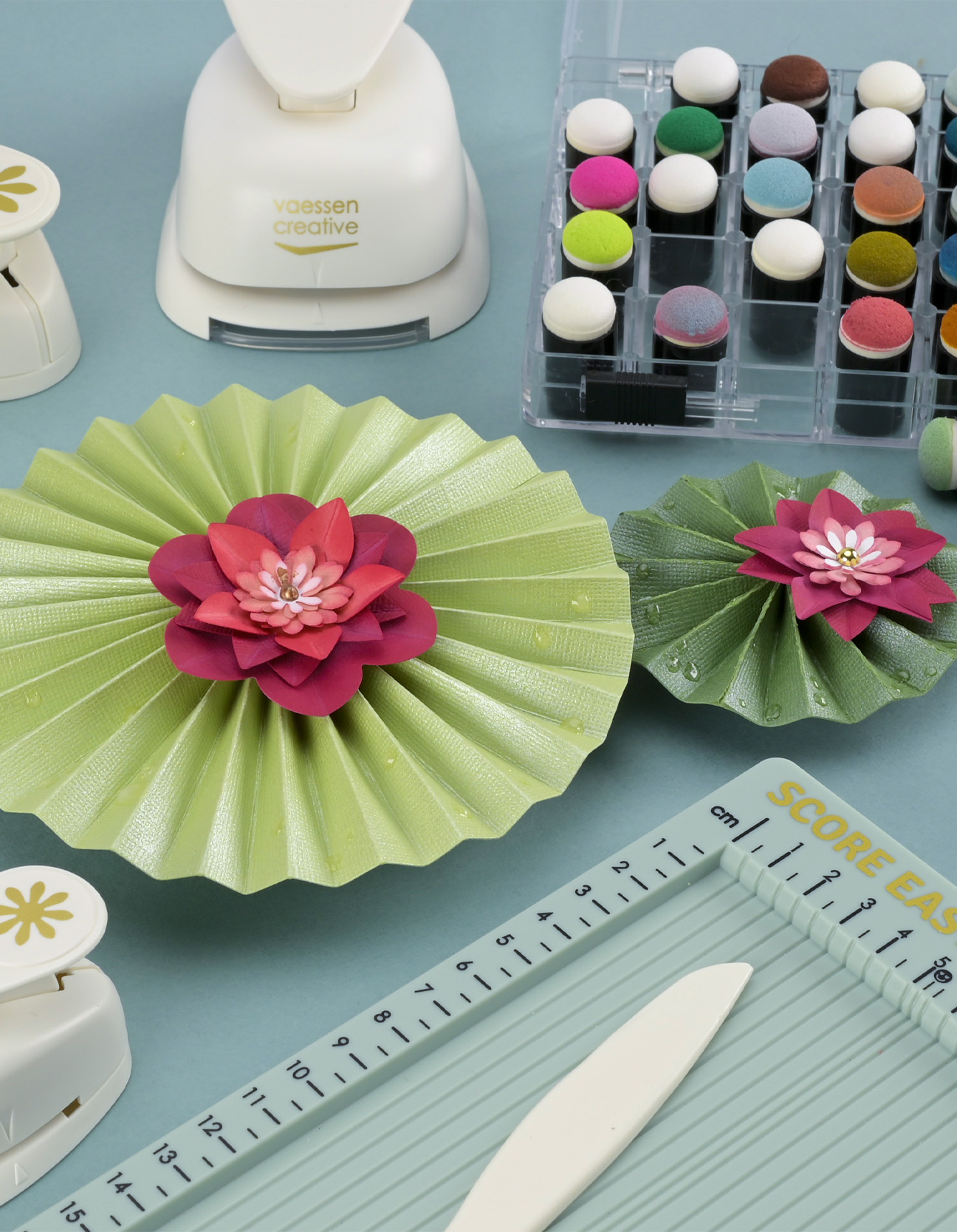 DIY-Bastelprojekt: Seerosenblatt mit Blume basteln