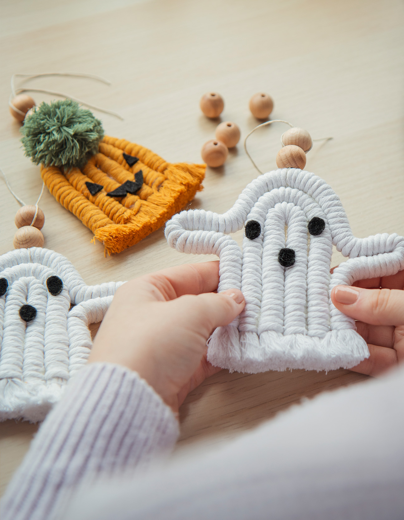 DIY di Halloween: Realizza fantasmi in macramé