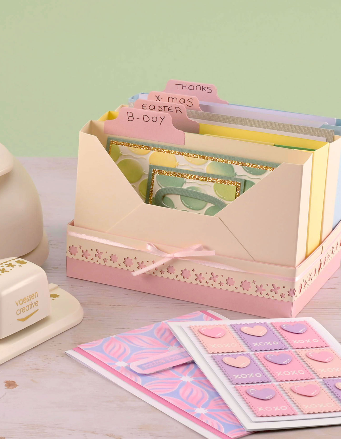 DIY: Haz un organizador de tarjetas con cajas de sobres
