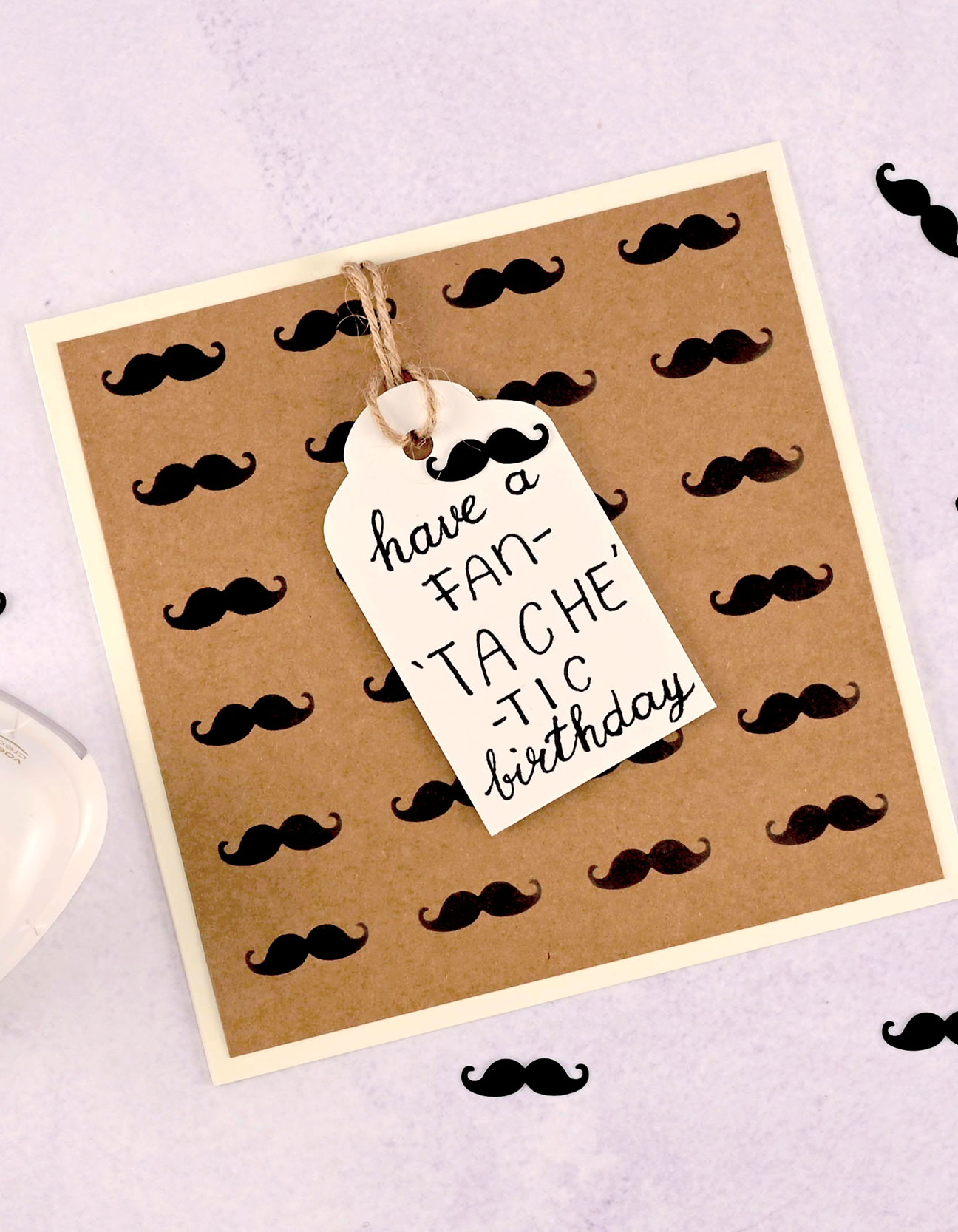 DIY : Carte d’anniversaire joyeuse avec des moustaches