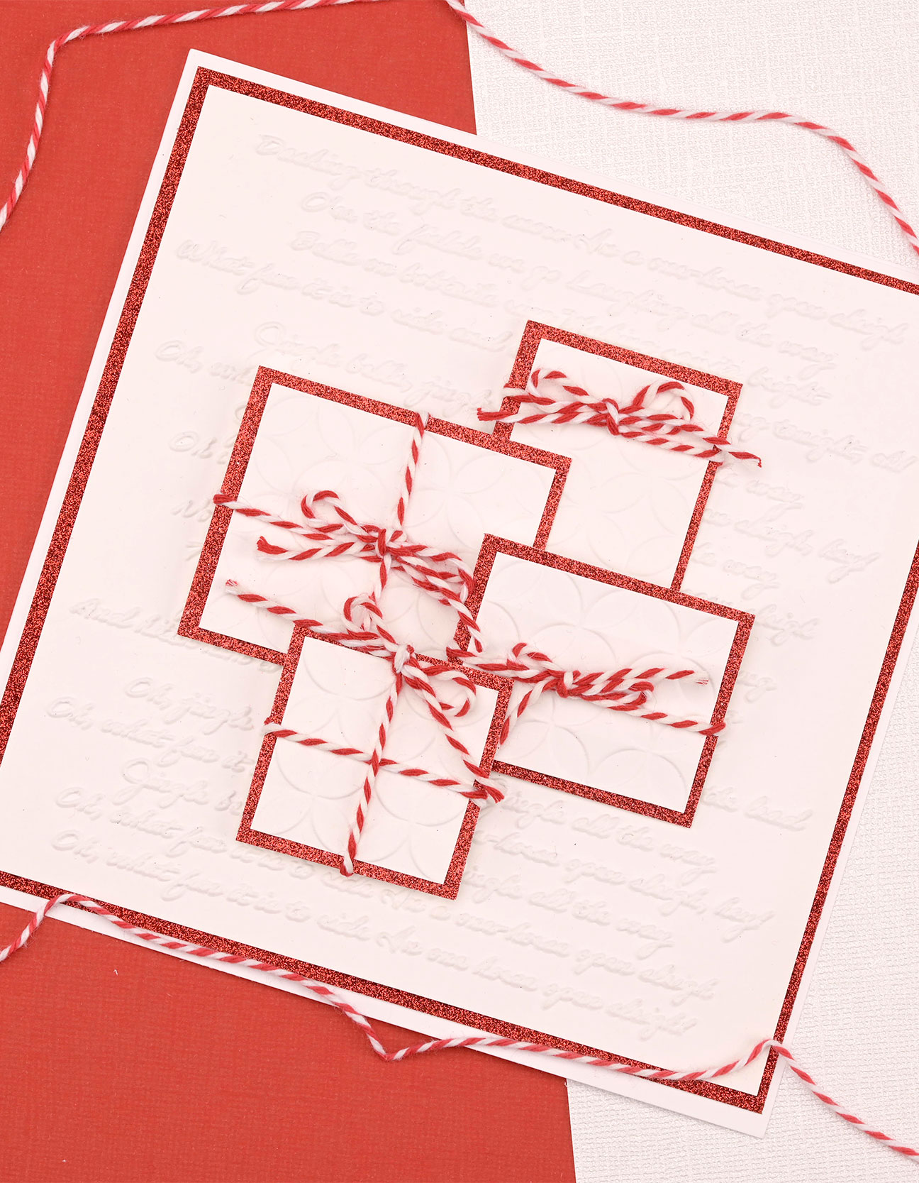 DIY de Noël : Carte de Noël avec un design de cadeaux festifs