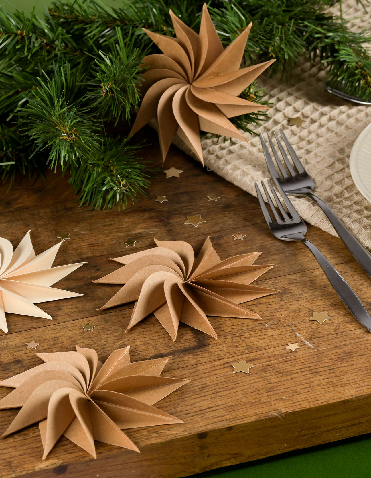 Christmas DIY: Make a paper star with a drop punch