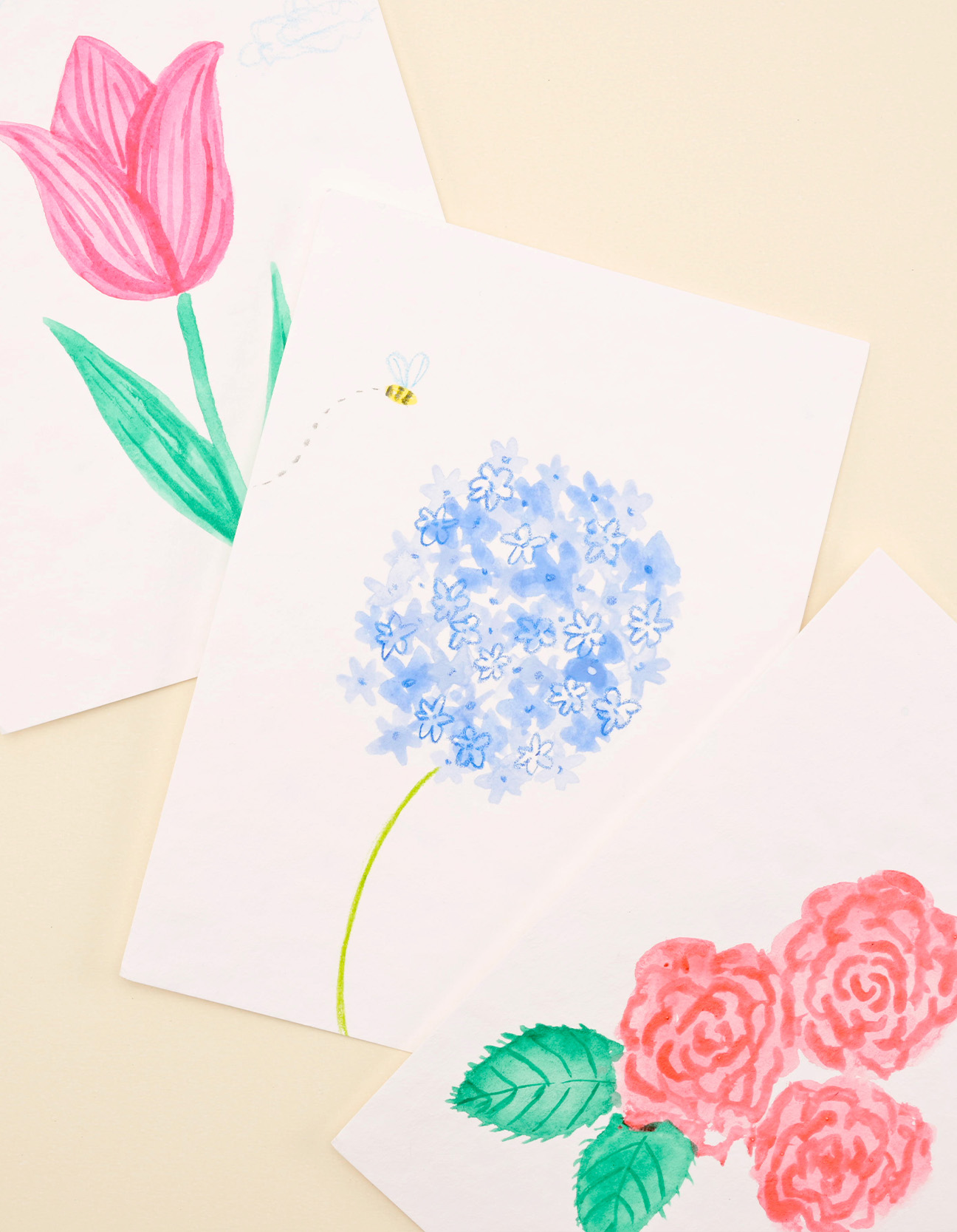 Ilustraciones terminadas en acuarela de tulipán, rosas y hortensia en colores suaves sobre papel