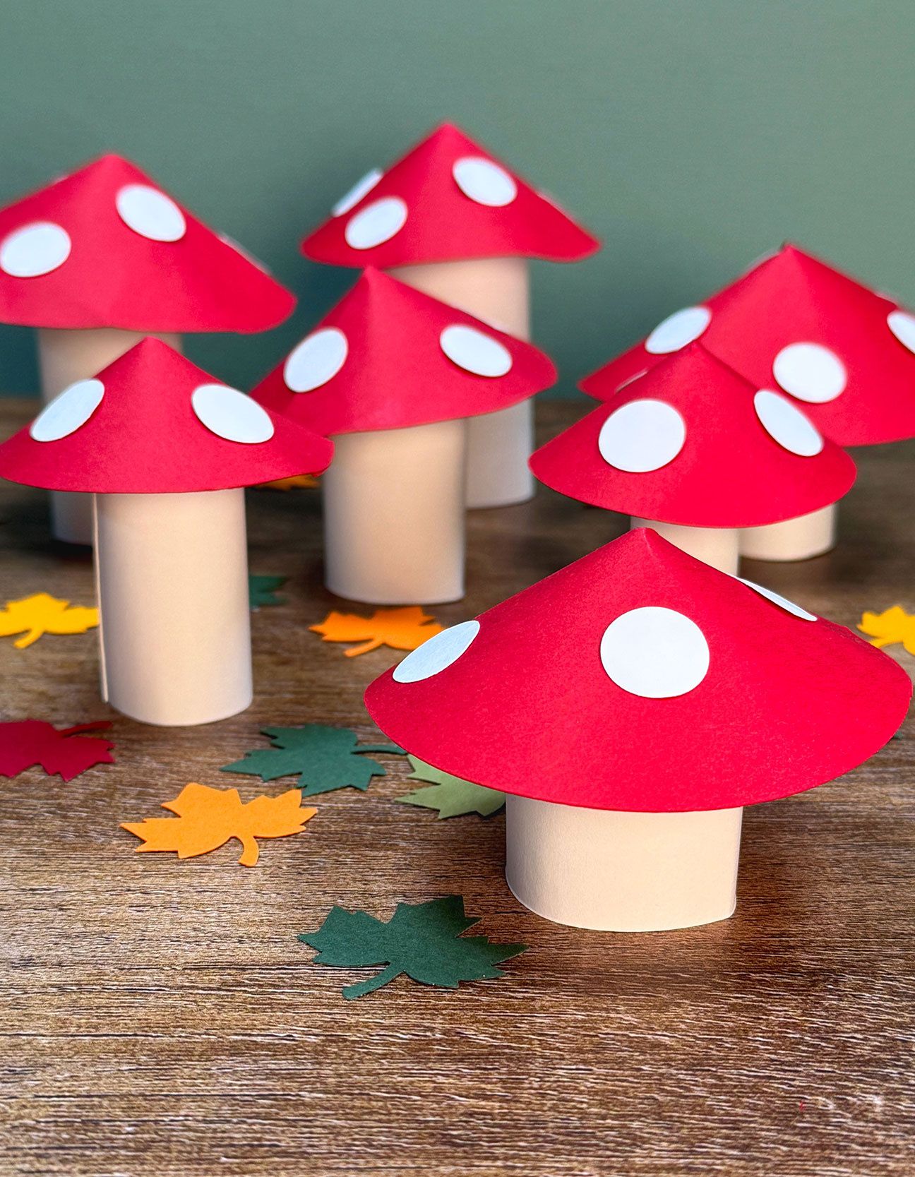 Setas de papel hechas a mano, manualidad fácil para cumpleaños infantiles