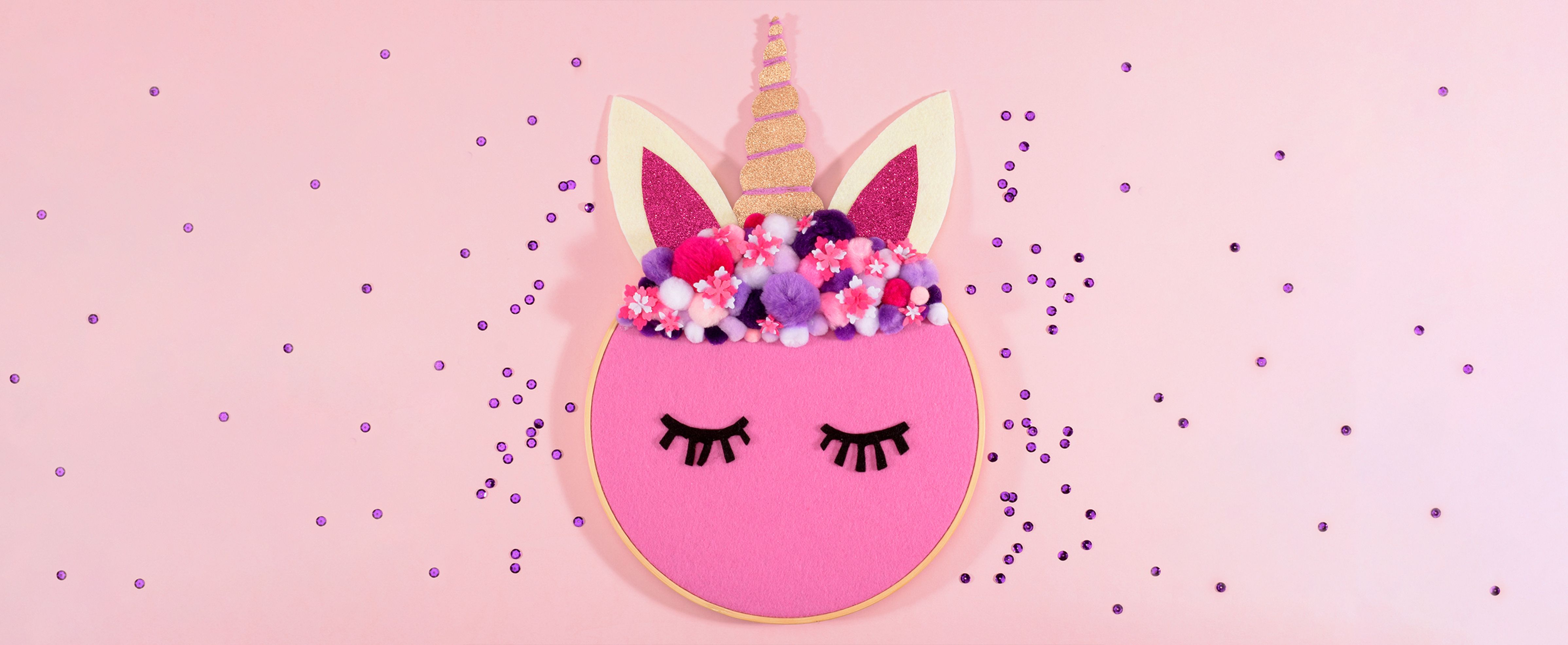 Decoración de unicornio con fieltro y pompones, manualidad creativa para fiestas infantiles
