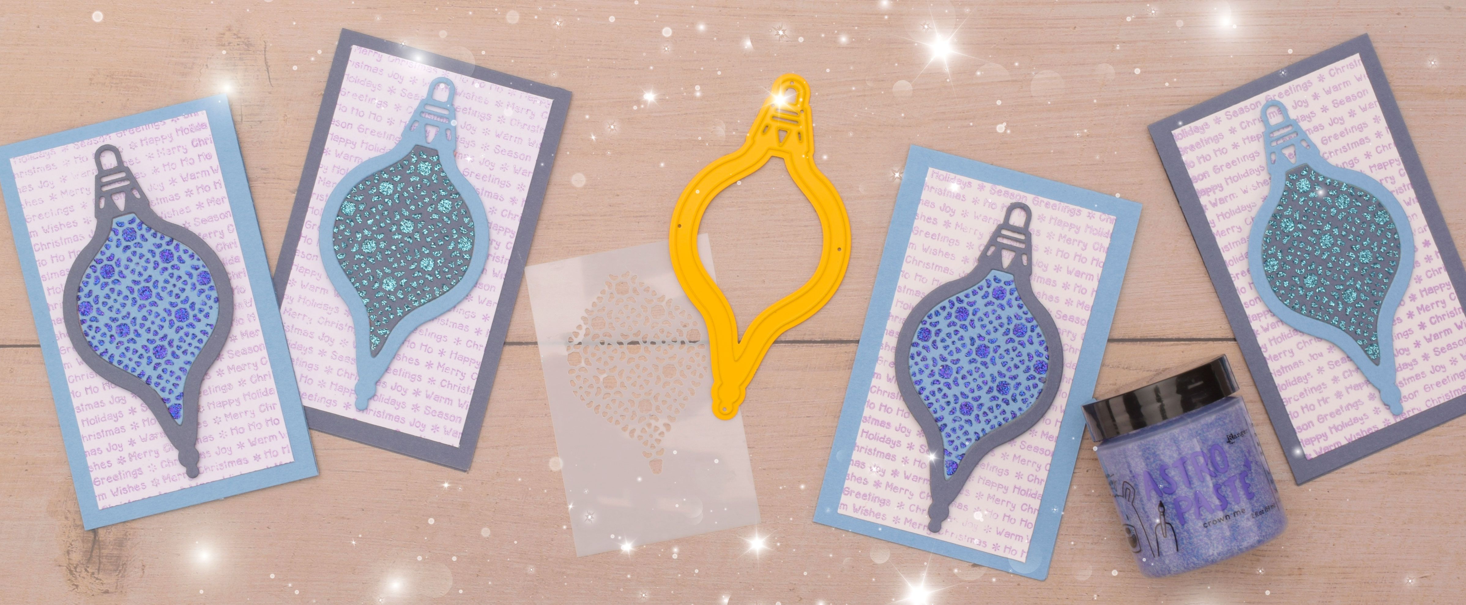 Kerstkaart met kerstbal shape die — moderne glitter kerstkaart met uitgesneden kerstbal.