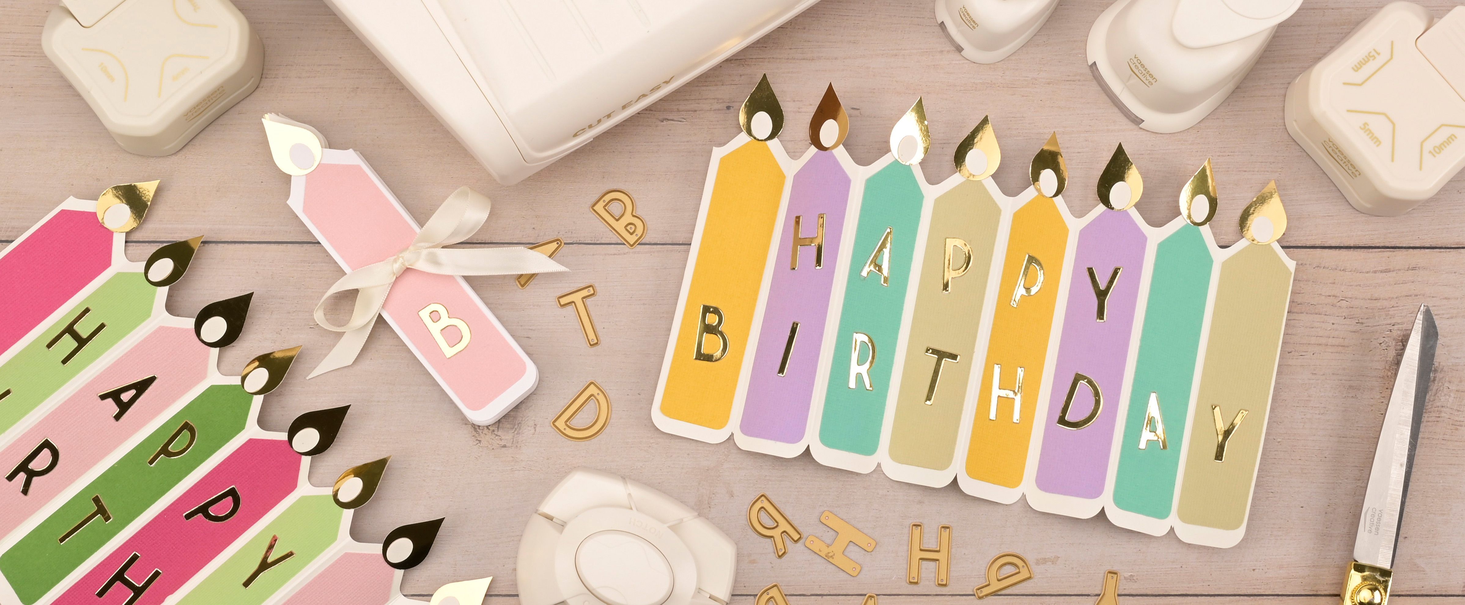 Biglietto di compleanno fatto a mano con carta colorata