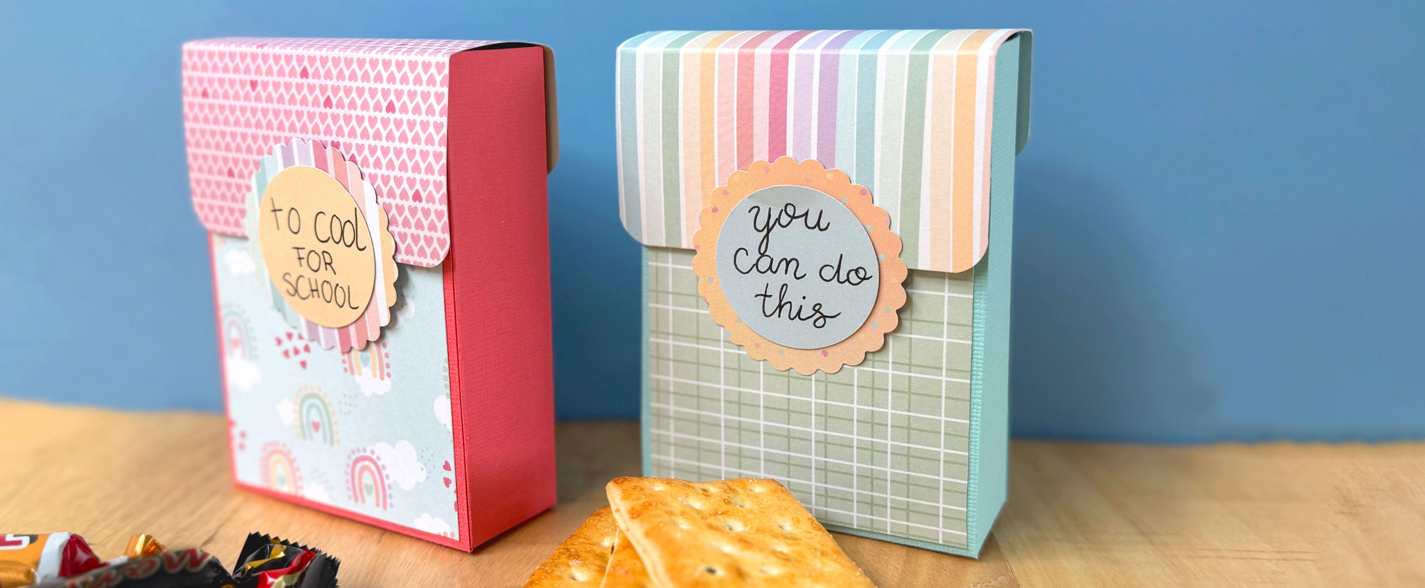 Lavoretti di insetti in carta con perforatori circolari, farfalle e api