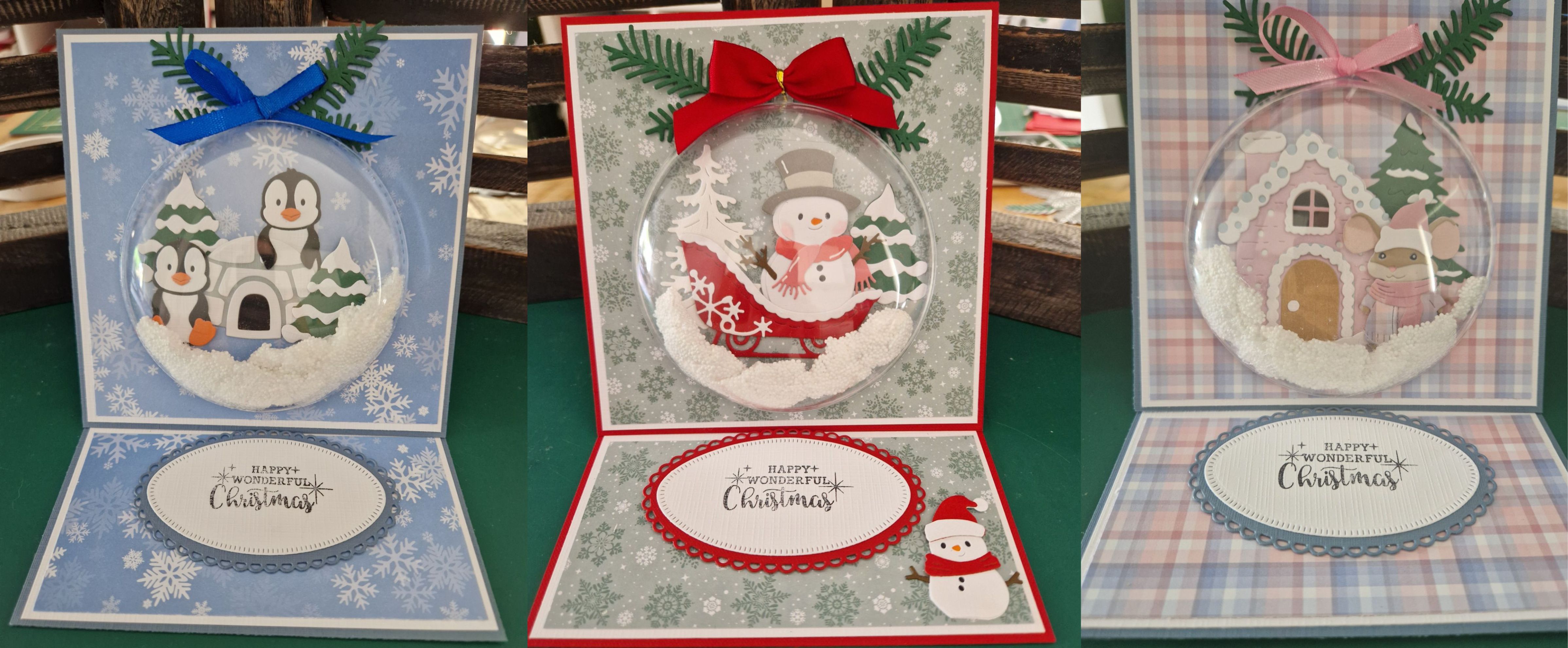 3D sneeuwbol kerstkaart met pinguïns en glitter — zelfgemaakte kerstkaart met winterse sfeer.