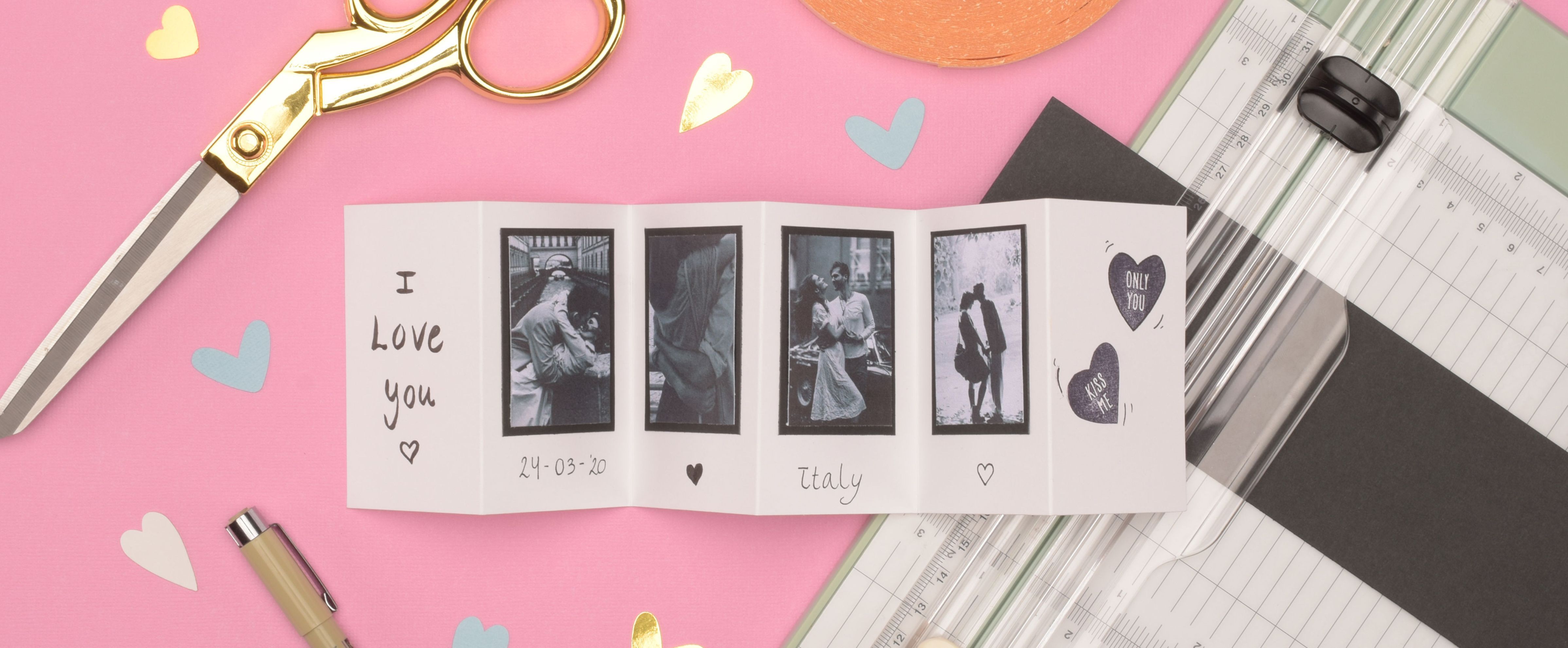 Tarjeta desplegable para el Día de San Valentín con fotos en su interior, perfecta para mostrar recuerdos.