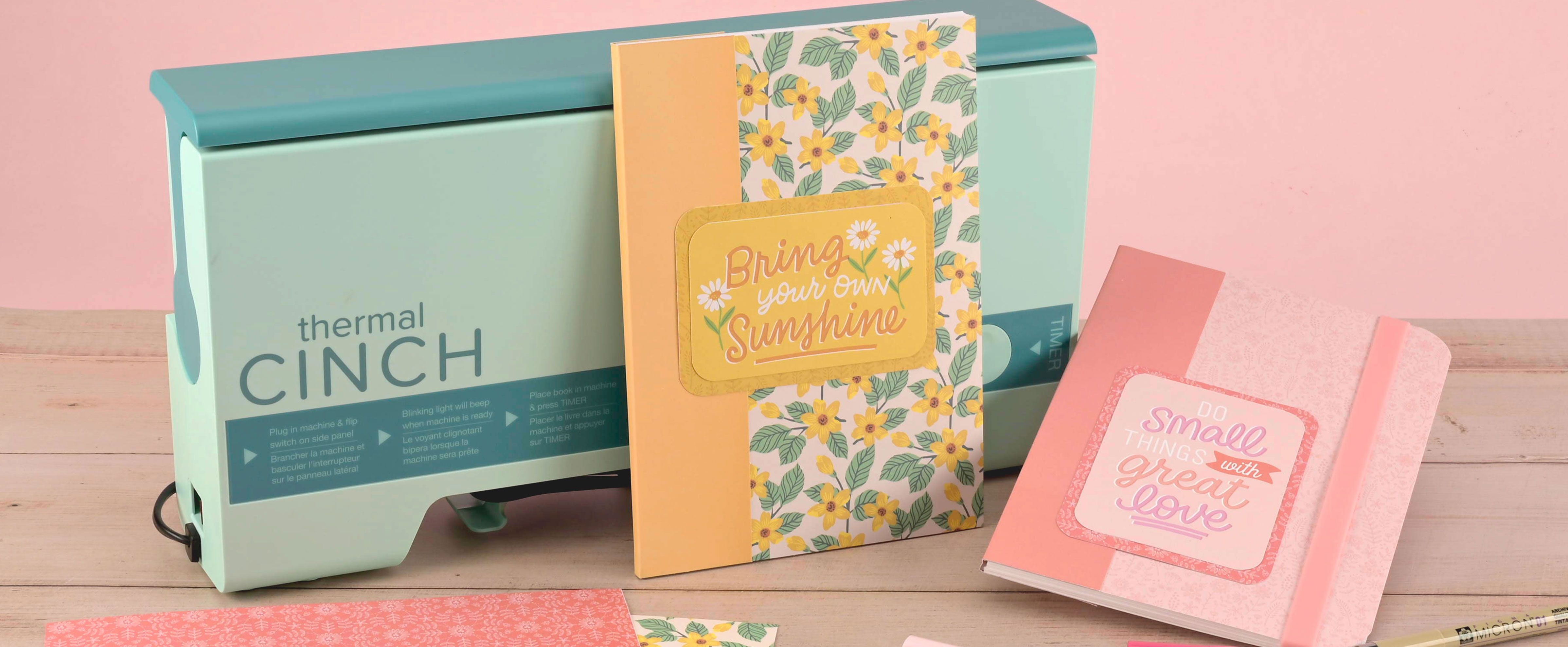 Cuadernos DIY para el Día de la Madre con portadas decoradas y frases inspiradoras como regalo artesanal.