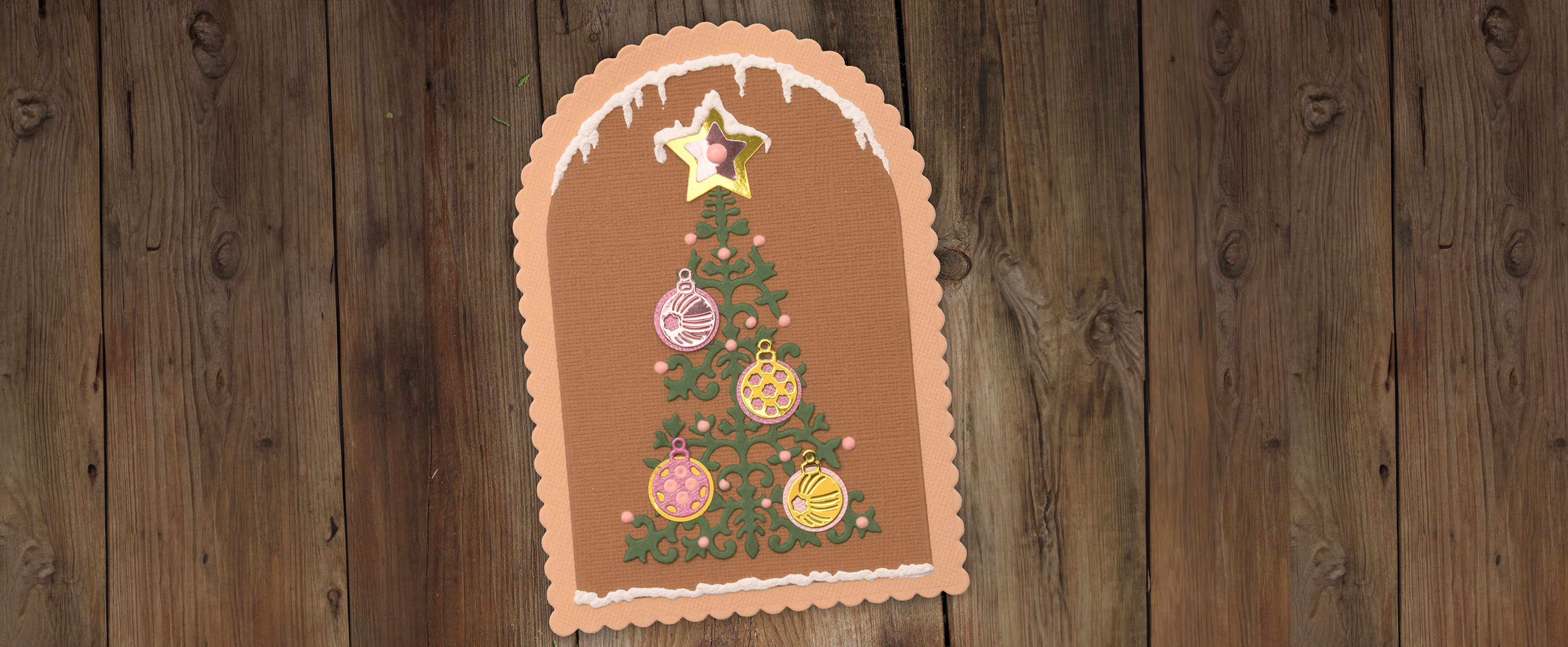 Carte de Noël avec sapin classique — design traditionnel avec accents dorés.