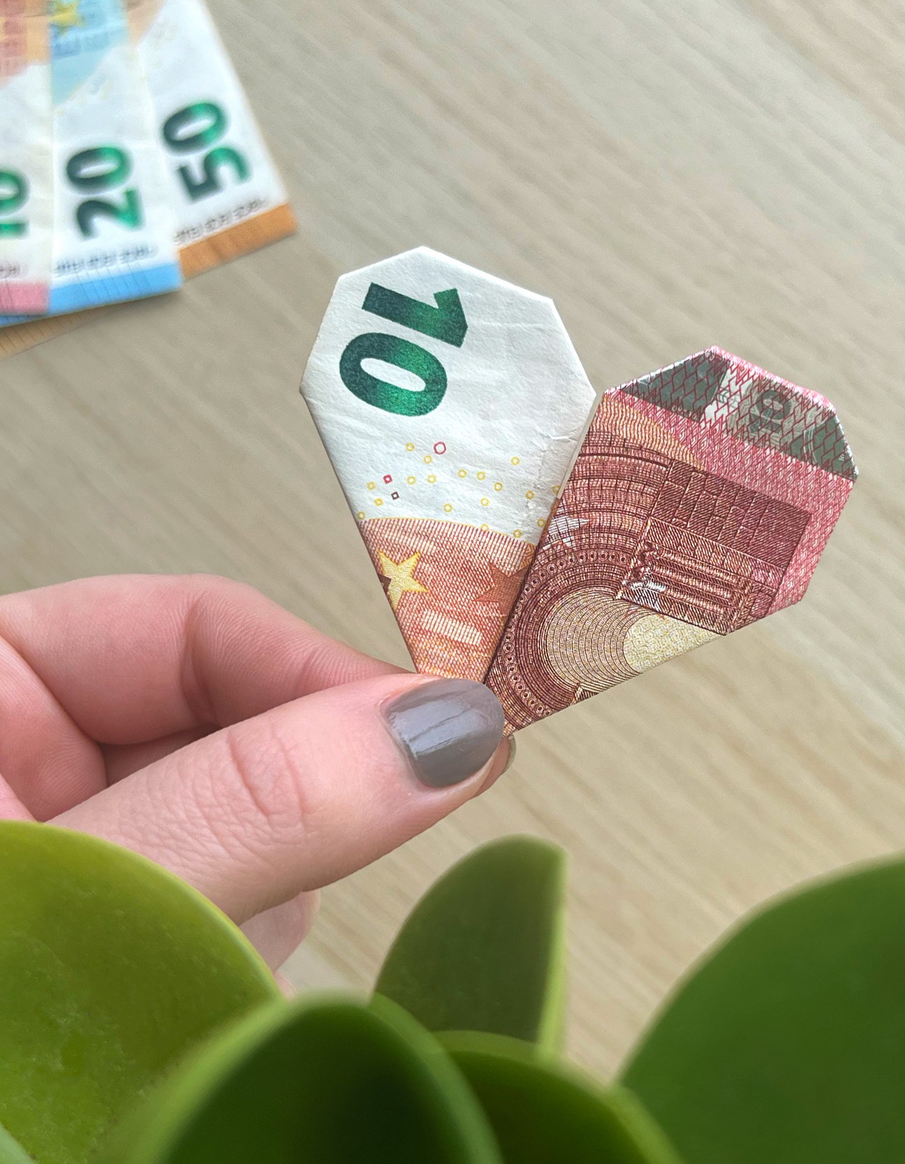 DIY: Money Origami - Fold a Heart from a Banknote