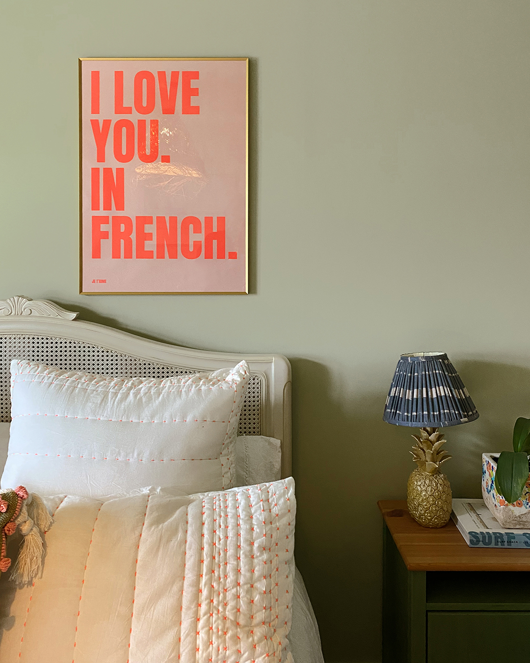 Green 01: Mid-Green Paint - Eggshell Interior Paint | Lick