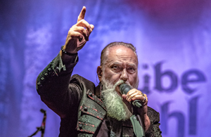 Joachim_on_stage_kk-.jpg