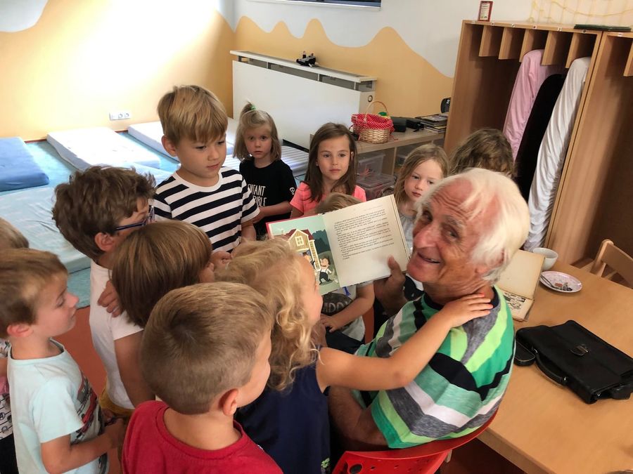 Fairytale grandpa Jirka with his class