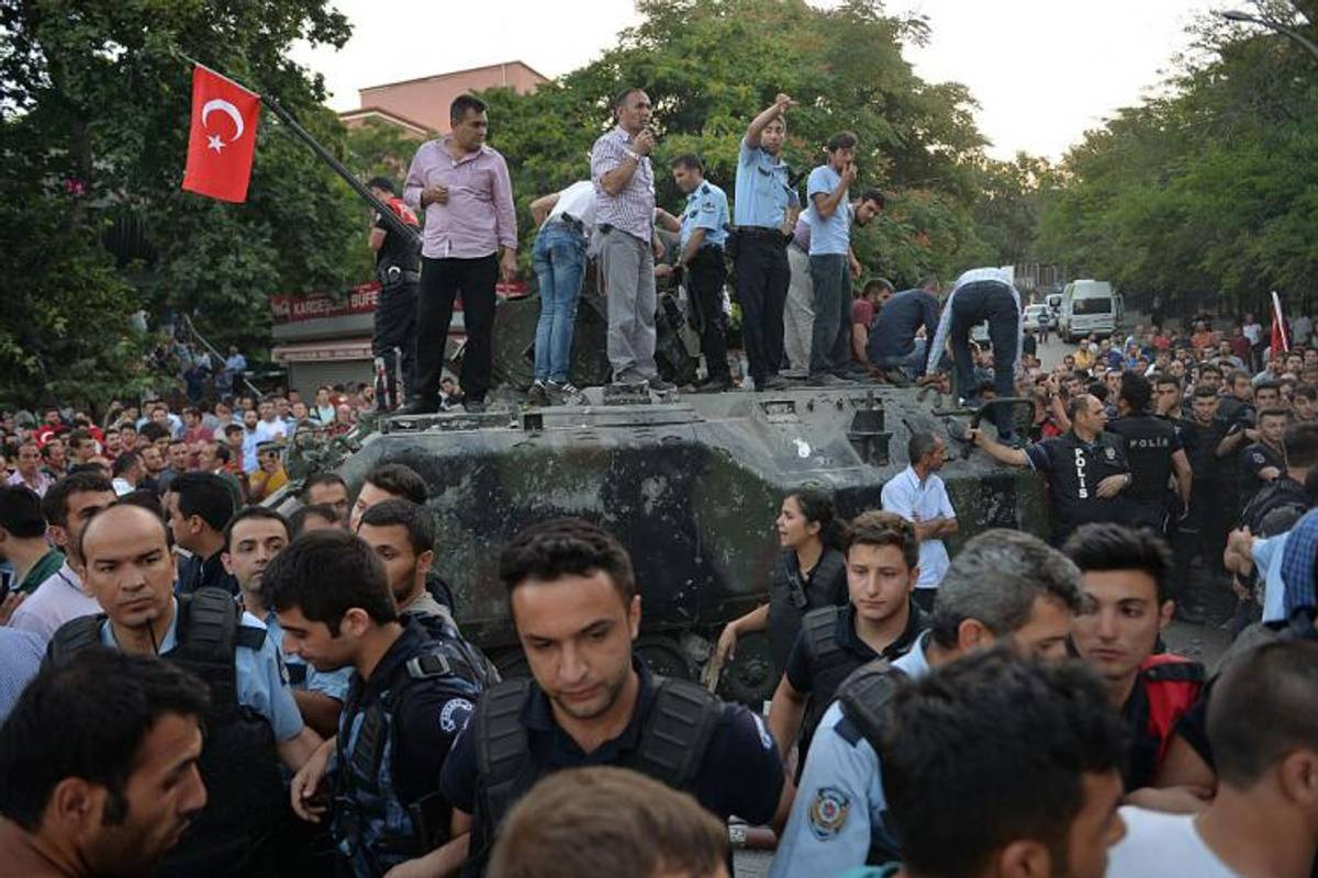 Le possibili conseguenze e gli effetti del fallito golpe militare in Turchia