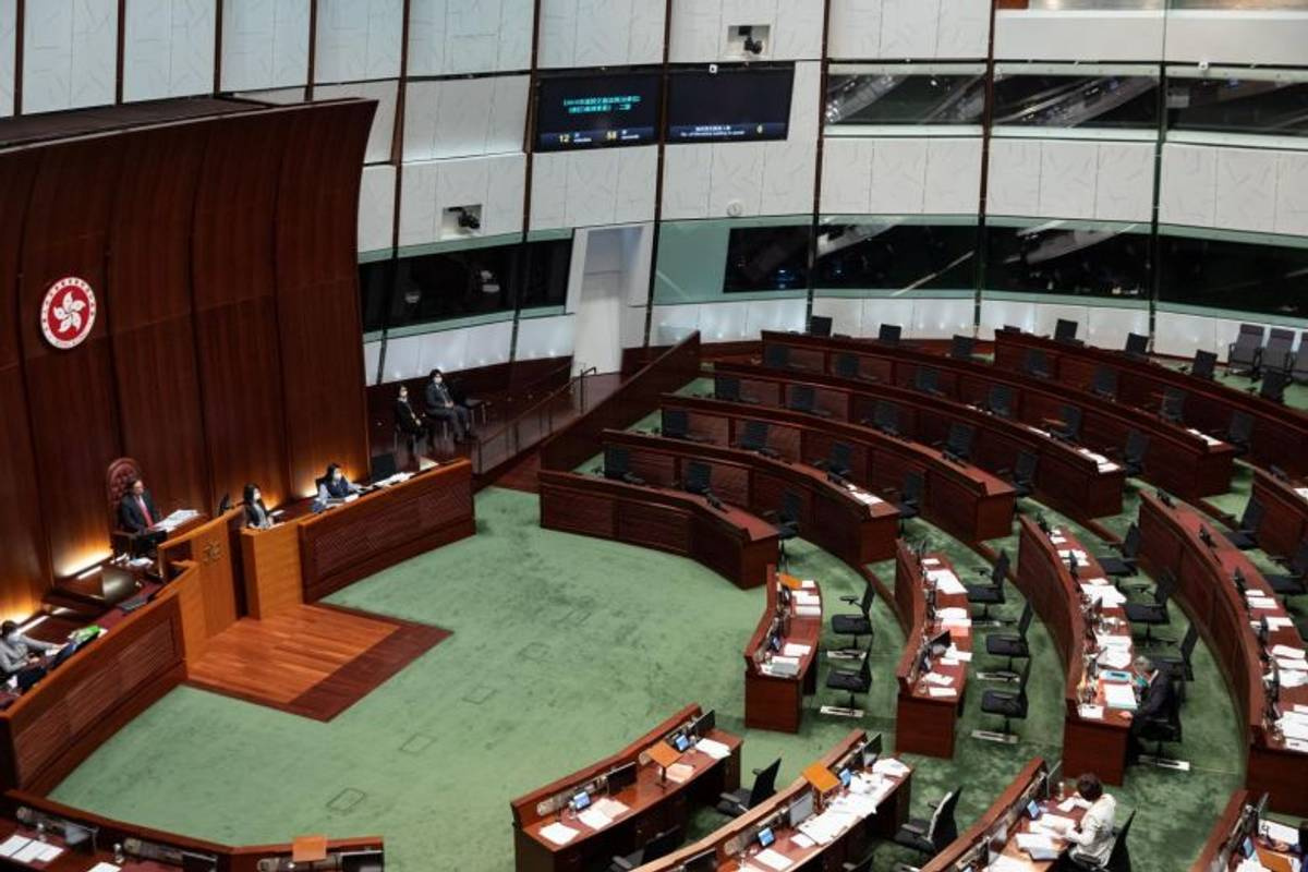 Carrie Lam rimuove quattro parlamentari pro-democrazia dal Consiglio Legislativo di Hong Kong