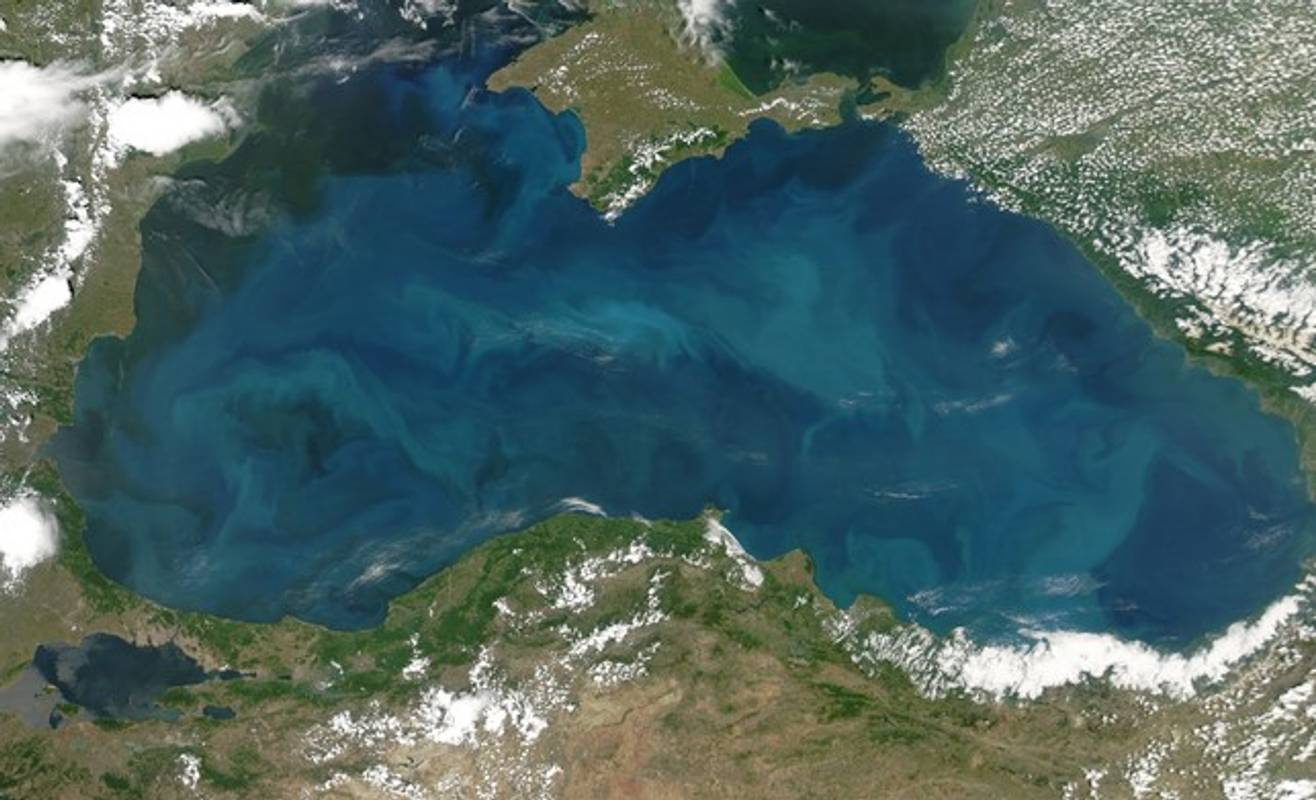 Militarization of the Black Sea and Eastern Mediterranean theatres. A new challenge to NATO