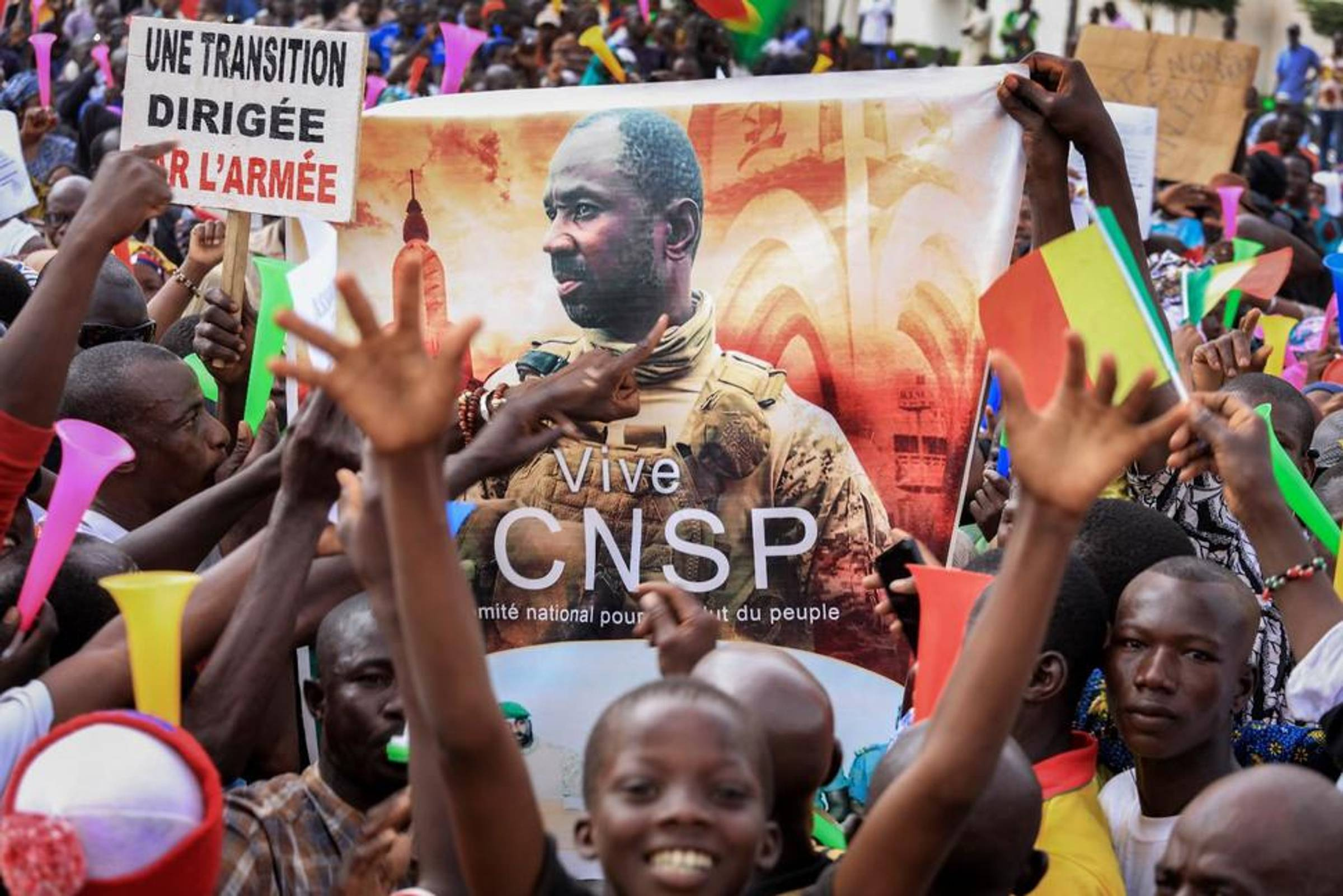 Mali, il movimento popolare rifiuta le proposte della giunta militare 