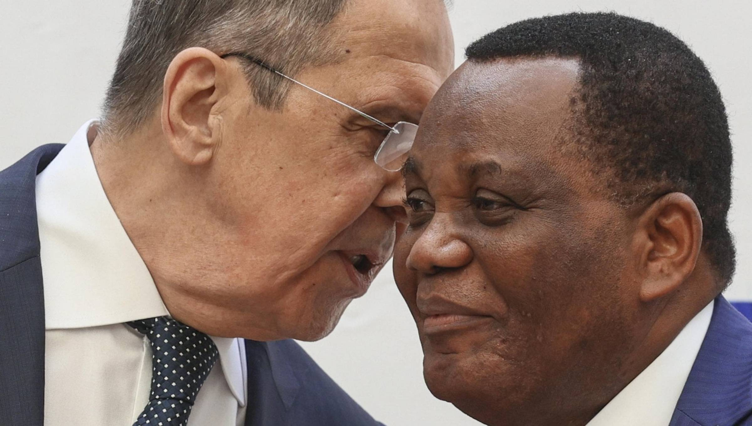 Macron e Lavrov in tour in Africa  