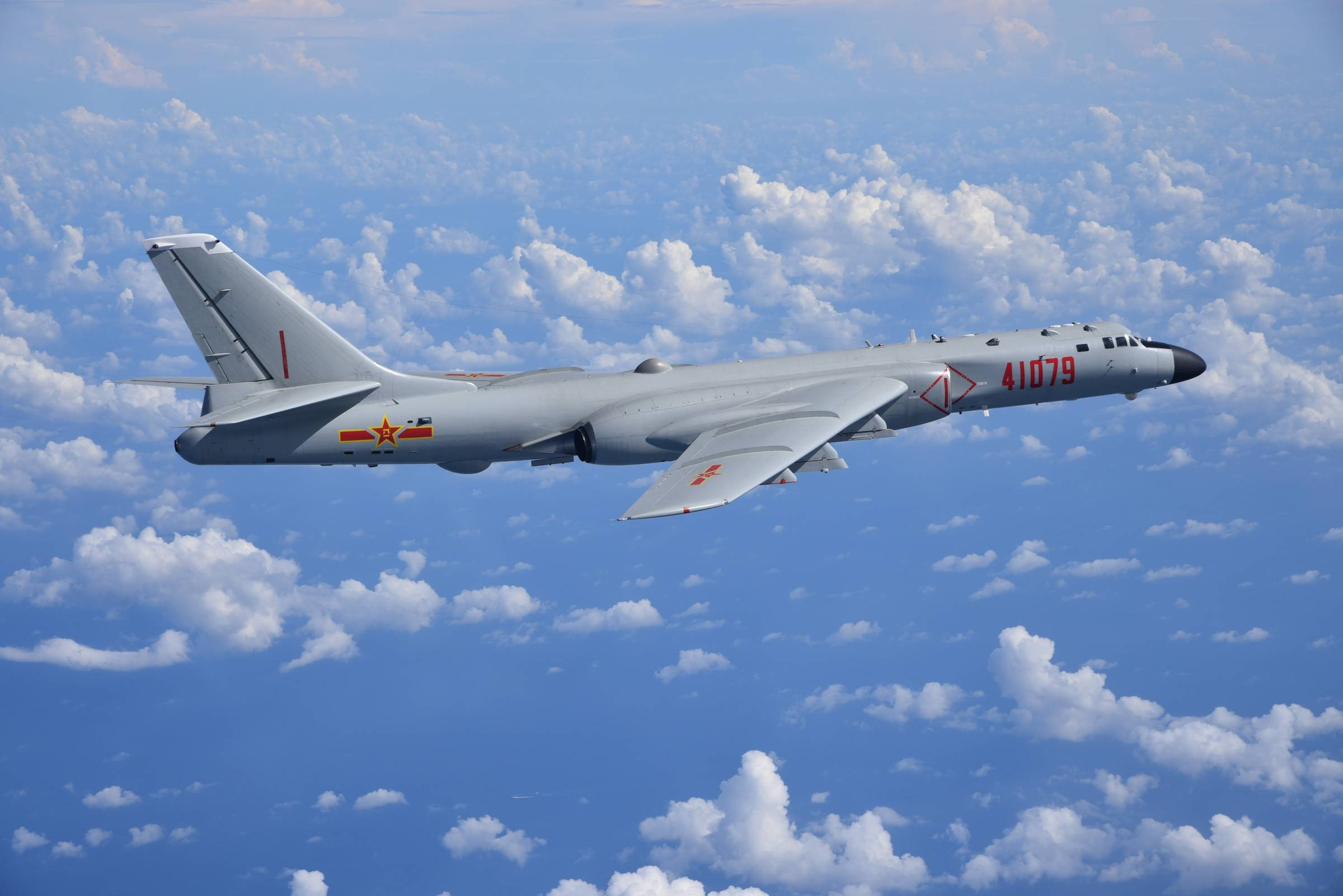 bombardieri cinesi penetrano nello spazio aereo di Taiwan