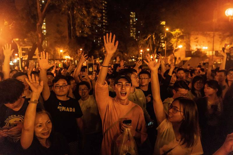 Il significato della vittoria dei pro-democratici alle elezioni di Hong Kong