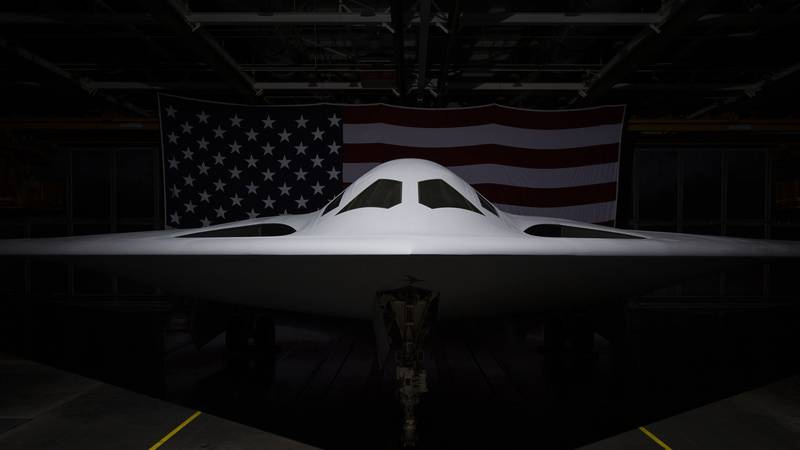 Gli USA presentano il nuovo bombardiere strategico B-21 Raider