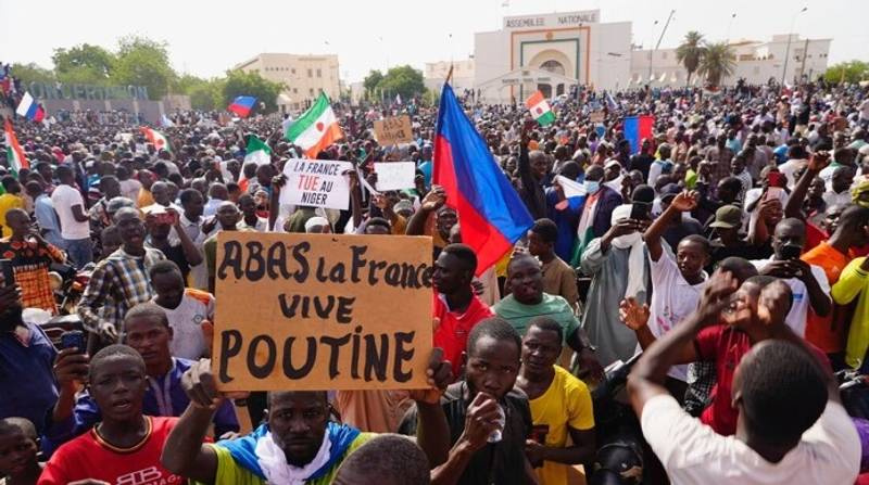Niger nel caos, Francia ed ECOWAS minacciano l’intervento militare