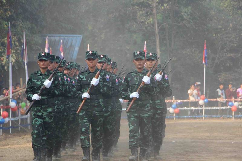 in Myanmar un gruppo di manifestanti ha fondato le Forze Unite di Difesa per proteggere la rivoluzione anti-golpe