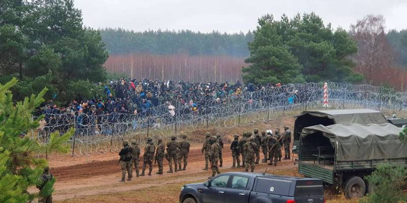 Crisi sui migranti tra Polonia e Bielorussia, l’UE osserva preoccupata