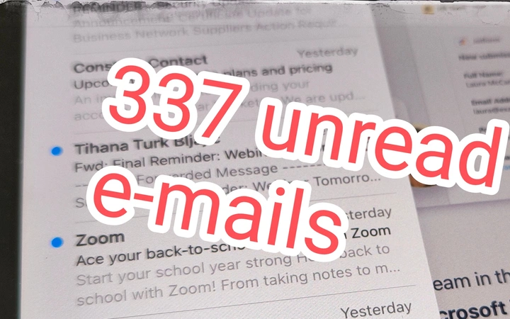 E-mail inbox nakon godišnjeg i poruka o odsutnosti iz ureda