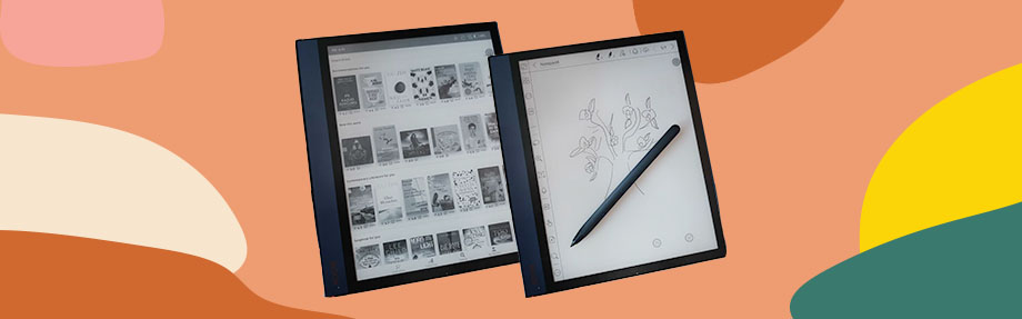 Es werden zwei E-Ink-Tablets gezeigt; eines zeigt Bücher, das andere eine Zeichnung und hat einen Stift darauf liegen.