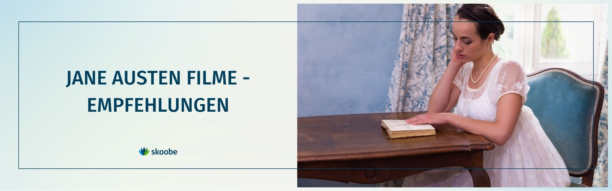 Frau, Buch lesend, im Jane-Austen-Look