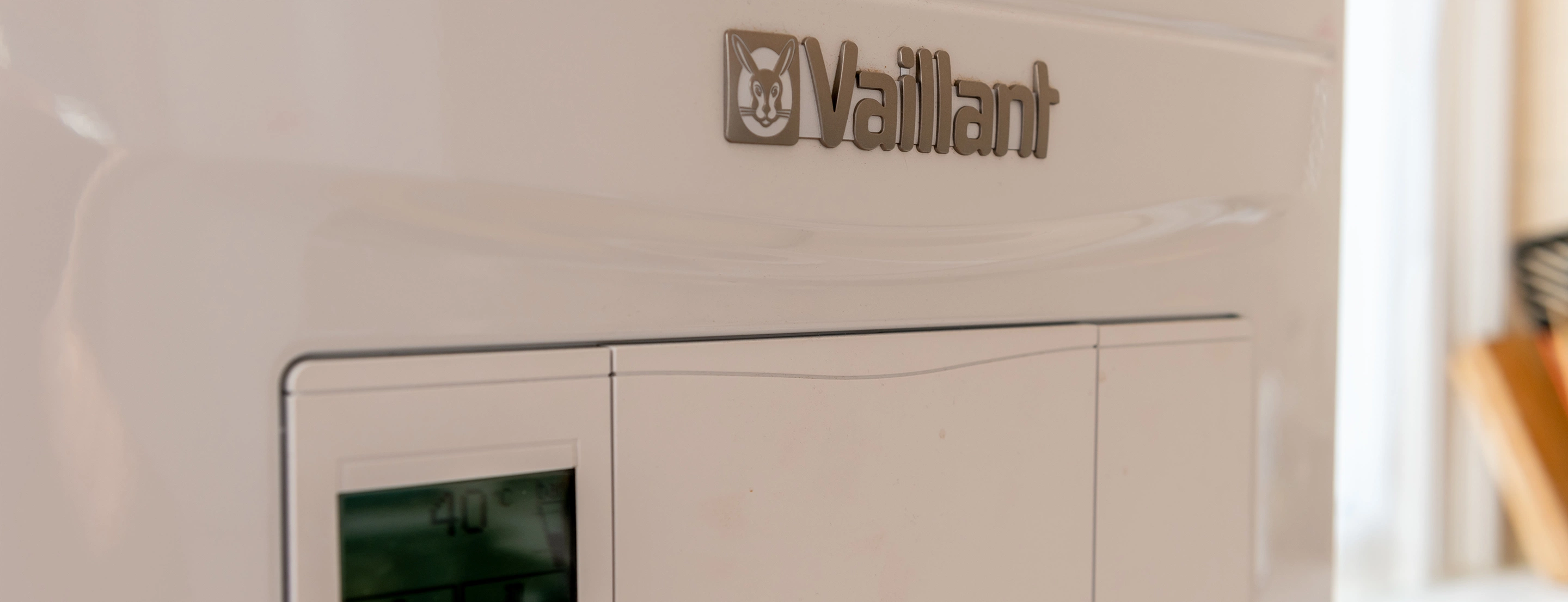 Nahaufnahme einer Vailland Heizung mit Logo