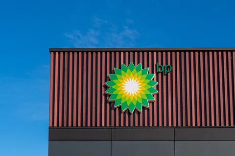 FTSE 100 creeps to new record; BP barely budges featured picture