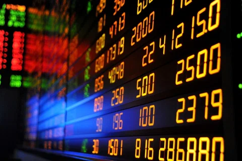 FTSE 100 fades but peers up after US-EU deal featured picture