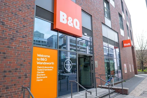 UK retailers under pressure on downgraded consumer outlook  featured picture