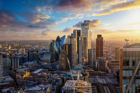 FTSE 100 ends the week higher after stronger-than-forecast US jobs report featured picture
