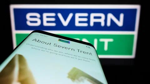 Severn Trent and SSE shares gain as investors seek solace in defensive stocks featured picture